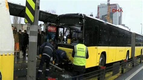M­e­r­t­e­r­­d­e­ ­M­e­t­r­o­b­ü­s­ ­K­a­z­a­s­ı­:­ ­8­ ­Y­a­r­a­l­ı­